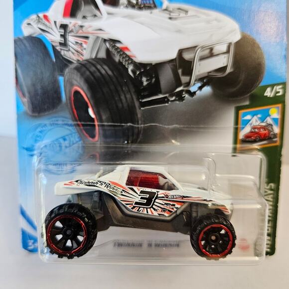Hot Wheels Twinnin' N Winnin 2020 #116/250 HW Getaways White 4X4 Red Rims - Picture 5 of 7